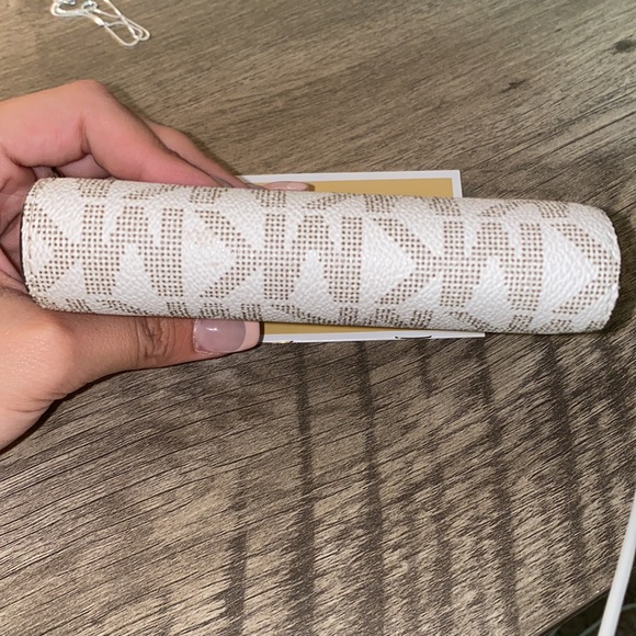 NWT Micheal Kors Jetset Wallet - Picture 8 of 10